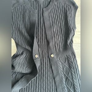 Black sleeveless cardigan vest